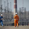 Alcoa odnotowuje silny portfel zamówień, ale stoi w obliczu niepewności związanej z cłami i przerwami w dostawie prądu.